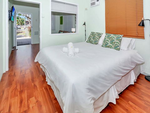 Easy Going Holiday Unit On McKenzie MK4 - Accommodation Port Macquarie 0