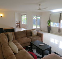 Edge Hill Clean  Green Cairns 7 Minutes from the Airport 7 Minutes to Cairns CBD  Reef Fleet Terminal - Accommodation Port Macquarie