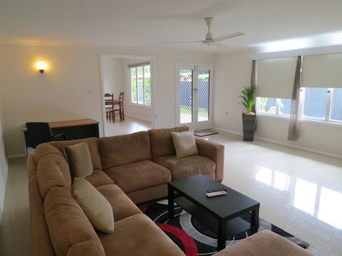 Edge Hill Clean & Green Cairns, 7 Minutes From The Airport, 7 Minutes To Cairns CBD & Reef Fleet Terminal - Accommodation Port Macquarie 0