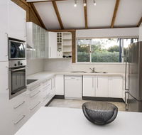 EeBee House - Beautiful Family Home with Stunning Eagle Bay Views - Accommodation Port Macquarie
