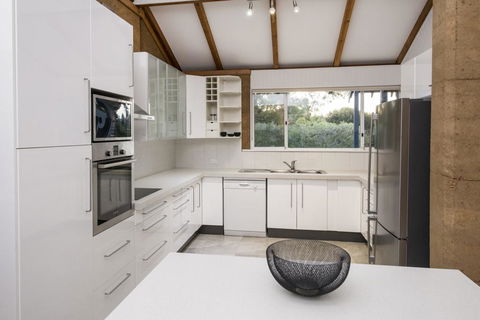 EeBee House - Beautiful Family Home With Stunning Eagle Bay Views - Accommodation Port Macquarie 0