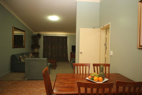 Emerald Explorers Inn - Accommodation Port Macquarie 2