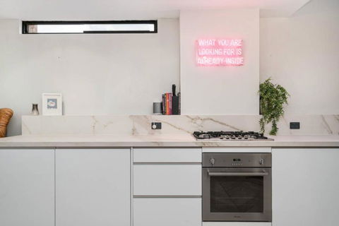 Enjoy Cafe Culture From Chic Warehouse Conversion - Accommodation Port Macquarie 2