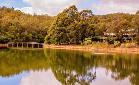 Evedon Lakeside Retreat - Accommodation Port Macquarie 2