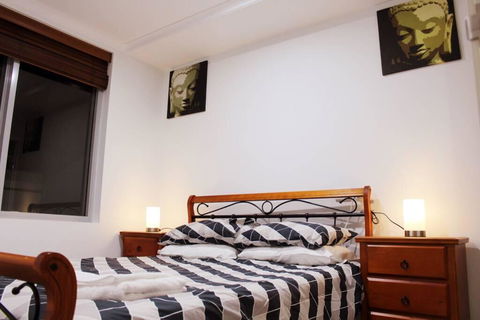 Executively Styled 2 Bed, 2 Bath, Perfect Location - Accommodation Port Macquarie 3