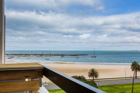 Exquisite 2 Bed Apartment With Beach & City Views - Accommodation Port Macquarie 1