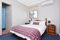 Eyre Hotel