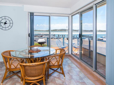 Fairholme 8, Perfect Lakefront Position - Accommodation Port Macquarie 0