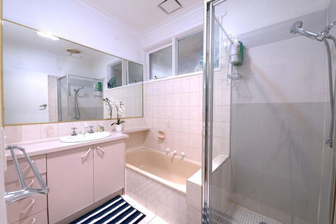 Family Home In Prime Location Melbourne - Accommodation Port Macquarie 2