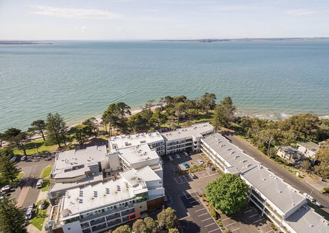 FAMILY ISLAND GETAWAY - BEACHFRONT APARTMENT - Accommodation Port Macquarie 0