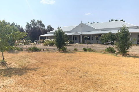 Farm House At The Gateway To The King Valley - Accommodation Port Macquarie 2