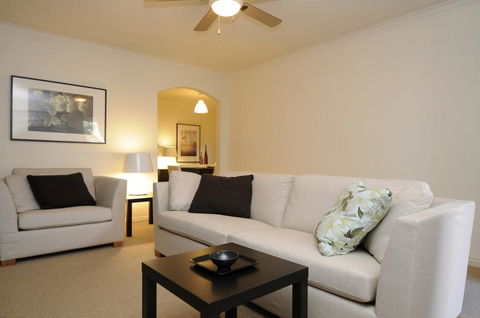 Feathers Serviced Townhouse - Accommodation Port Macquarie 3