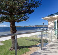 Filoli' 91 Foreshore Drive - huge waterfront home - Accommodation Port Macquarie