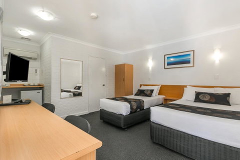 Flag Motor Lodge - Accommodation Port Macquarie 1