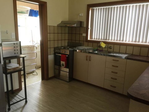 Flat 2, 42 McMillan Rd - Accommodation Port Macquarie 3