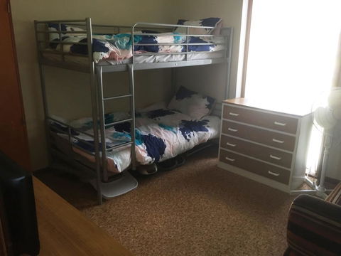 Flat 2, 42 McMillan Rd - Accommodation Port Macquarie 2