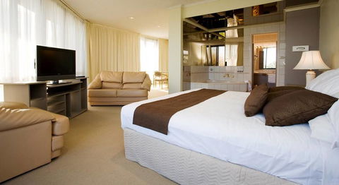 Frankston International - Accommodation Port Macquarie 1