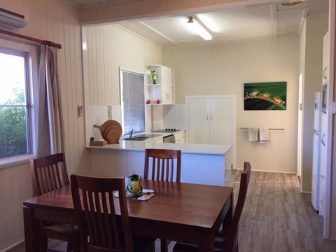 FROGGIES HOLIDAY HOUSE - Accommodation Port Macquarie 3
