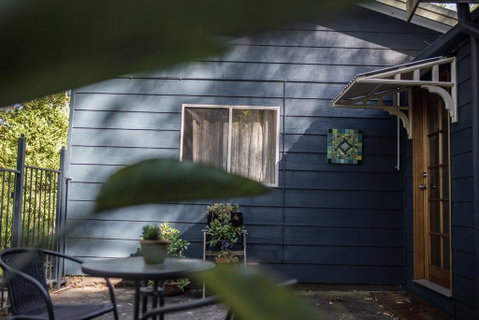 Funky Flat On Acreage - Accommodation Port Macquarie 0