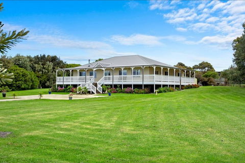 GALBRAITH BEACH STUDIO 2 - Accommodation Port Macquarie 3