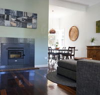 Gallery House Dwellingup - Accommodation Port Macquarie