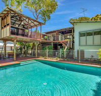 Gecko's Rest - Rainbow Shores Executive Beach House Pet Friendly Pool Wi-fi - Accommodation Port Macquarie