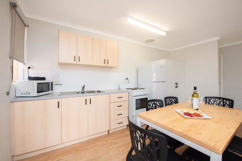Geraldton's Ocean West Holiday Units & Short Stay Accommodation - Accommodation Port Macquarie 1