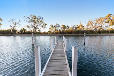 Gippsland Lakehouse A - Canal Frontage - Accommodation Port Macquarie 1