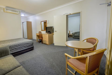Golden Guitar Motor Inn - Accommodation Port Macquarie 0