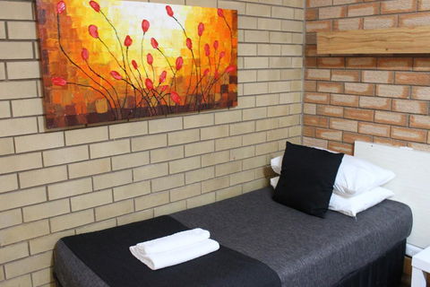 Golden Harvest Motor Inn Moree - Accommodation Port Macquarie 2