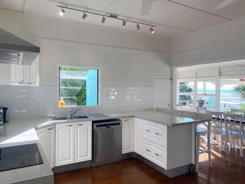 Golden Sands At Beachmere - Accommodation Port Macquarie 2