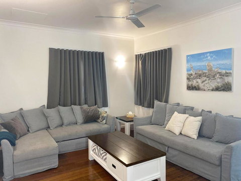 Golden Sands At Beachmere - Accommodation Port Macquarie 3