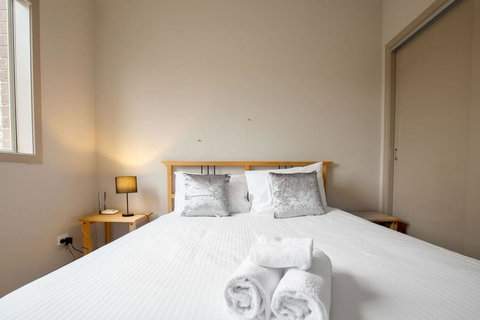 Gorgeous 4BR Home In Point Cook - Accommodation Port Macquarie 2