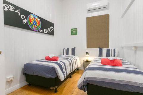 Gorgeous Cottage Close To The City - Accommodation Port Macquarie 3