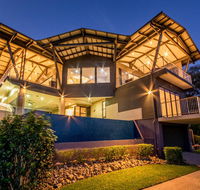 GRAND LUXURY MANSION WITH POOL 2 BUGGIES AND FABULOUS OCEAN VIEWS - Accommodation Port Macquarie