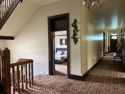 Grand Neath Hotel - Accommodation Port Macquarie 2