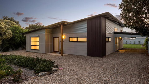 Great Ness Beachhouse - WiFi - Pet-Friendly - Accommodation Port Macquarie 0