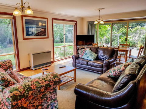 GUMS & ROSES - Family Home In The Heart Of Town. - Accommodation Port Macquarie 0