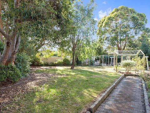 GUMS & ROSES - Family Home In The Heart Of Town. - Accommodation Port Macquarie 2