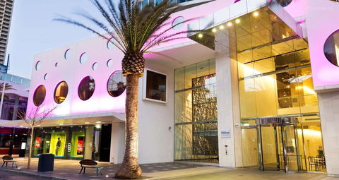 H Ocean View In Surfers Paradise - Accommodation Port Macquarie 1