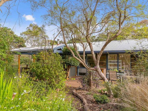 Hakea Bush Cabin - Accommodation Port Macquarie 0
