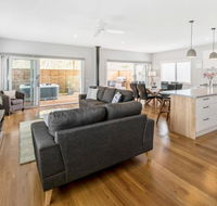 HALE KUPA Rye Beach House Spa Table Tennis - Accommodation Port Macquarie