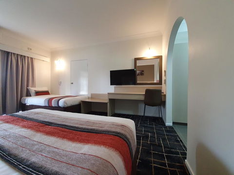 Hamilton's Queanbeyan Motel - Accommodation Port Macquarie 1
