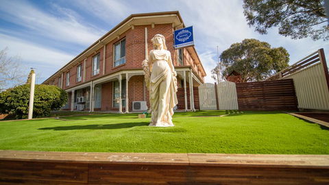 Hamilton's Queanbeyan Motel - Accommodation Port Macquarie 0