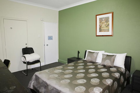 Hampton Court Apartments - Accommodation Port Macquarie 1