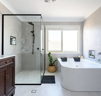 Hamptons Waterfront Getaway - Accommodation Port Macquarie