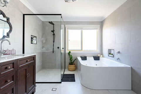 Hamptons Waterfront Getaway - Accommodation Port Macquarie 0