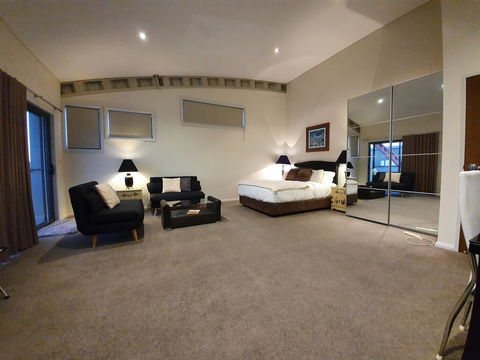 Hangar House Mudgee - Accommodation Port Macquarie 1
