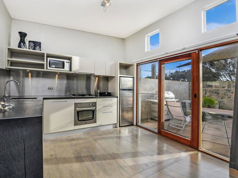 HEARN'S BEACHSIDE VILLA 1 - Accommodation Port Macquarie 2