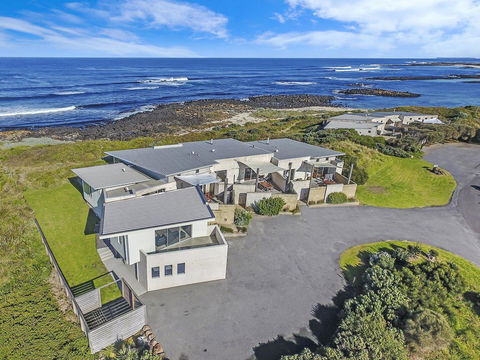 HEARN'S BEACHSIDE VILLA 8 - Accommodation Port Macquarie 0